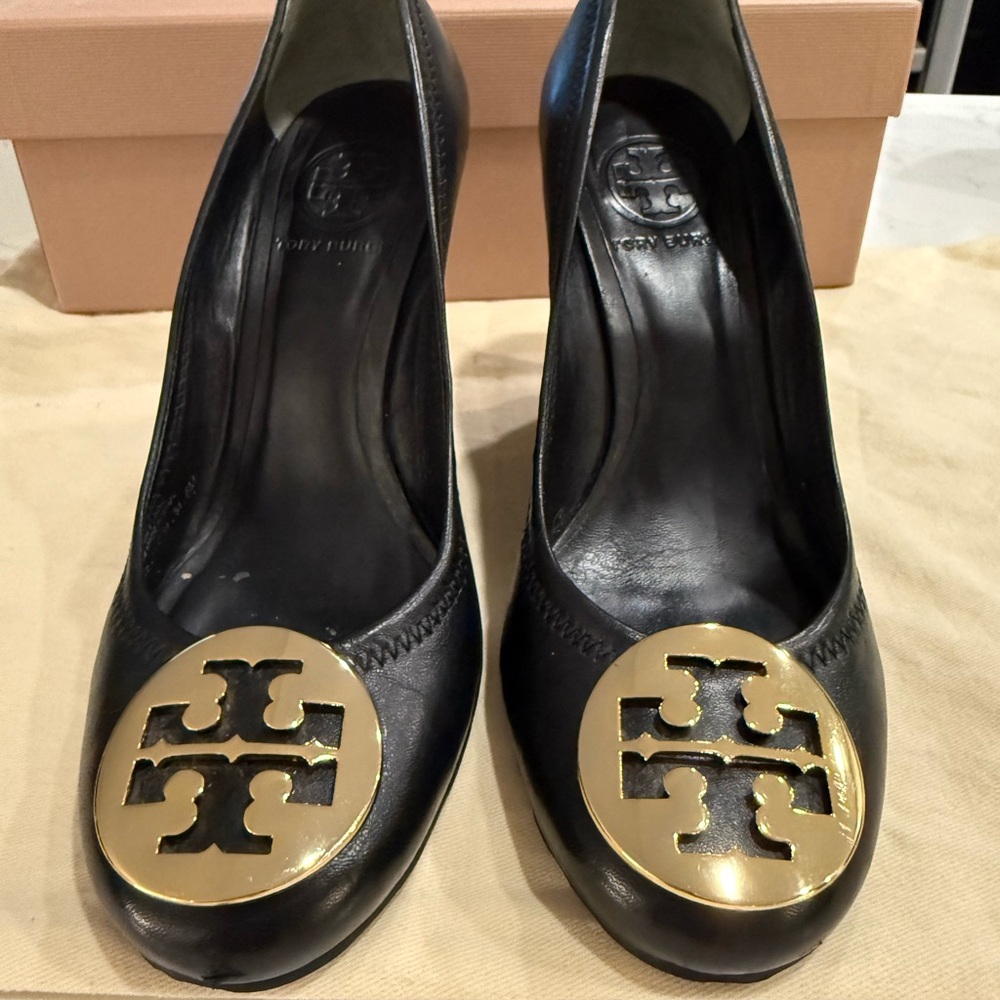 Tory Burch Black and Gold Heels with Iconic Logo Size 6